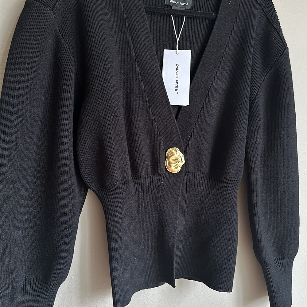 Urban Revivo Knit Cropped Cardigan with bubble sleeve and slim waist